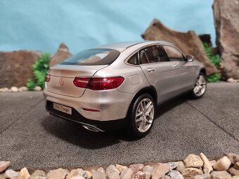 Prodám model 1:18 Mercedes Benz GLC - 4