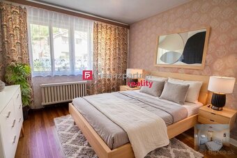 Ponúkame na predaj 5 izb. rodinný dom s garážou na pozemku 9 - 4