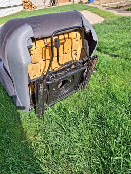 Sedadlo spolujazdca s otočnou konzolou - 4