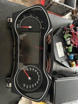 Predám na diely Ford Mondeo MK4 HB combi 1.8 2.0 TDCI - 4