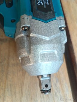 Rázový uťahovák 18V 700 - 4