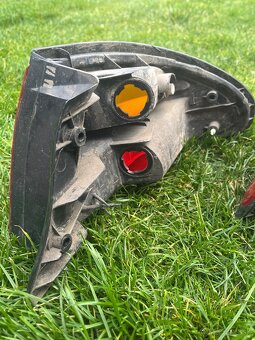 Zadné svetlá Mazda 323f BA - 4