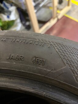 Letné pneu 255/45 R20 jazdené - 4