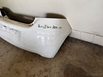 Toyota Yaris II lift 2009-11 zadný nárazník - 4