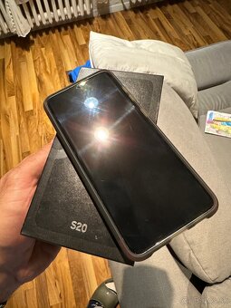 Samsung Galaxy s20 - 4