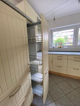 moderná kuchynská linka so sporebičmi - 4