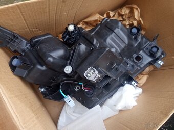 Ľavé predné svetlo na Suzuki Vitara - 4