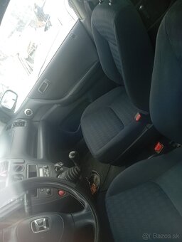 Predám hondu civik Roč 2001 - 4