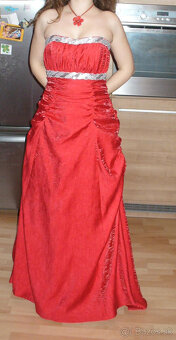 červene spoločenské šaty - 4