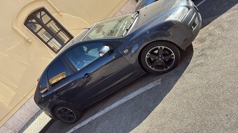 Ford focus 1.8 tdci GHIA - 4