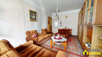 PREDAJ priestranný /65m2/, 2 izbový byt, blízko centra - IBA - 4