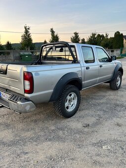 Nissan Navara D22 - 4