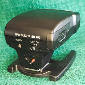 NIKON SB-400 Speedlight - 4