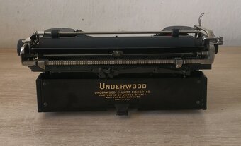 Starožitný písací stroj Underwood Universal z roku 1934 - 4