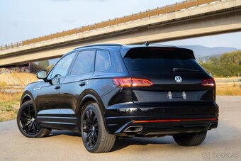 aj NA SPLÁTKY Volkswagen Touareg 4.0 TDI V8 R-line - 4