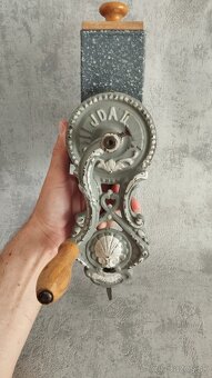 Starý krásný velký mlyncek na strouhanku IDA - 4