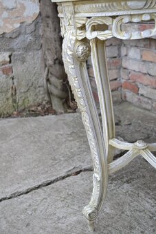 Stolík s patinou - 4