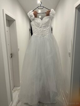 Predám krásnesvadobne princeznovské nové šaty veľkosti M / L - 4