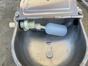 Predám napájadlo na koňa / hospodárske zvieratá - 4