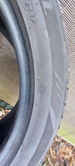 Zimné pneumatiky LAUFENN 235/45 R18 - 4