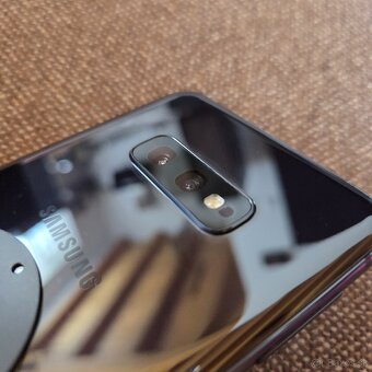 Samsung s10e - 4