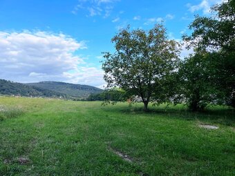 Slnečný pozemok pod lesom v Trnave pri Laborci - 4