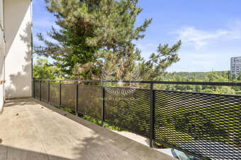 NOVOZREKONŠTRUOVANÝ 3PODLAŽNÝ ROD. DOM SO ZÁHRADOU POD LESOM - 4