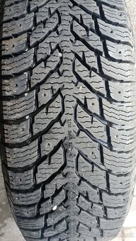 Predám zimné  pneu 285/70 R17 - 4