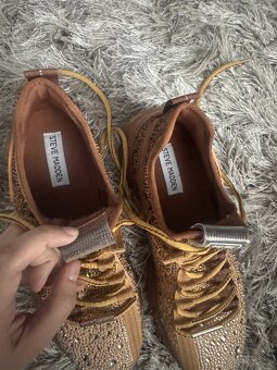 Steve Madden - 4