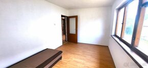 Priestranný rodinný dom pri Vrábľoch na predaj - 4