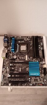Zakladna Doska s RAM kartamy a Procesorom - 4