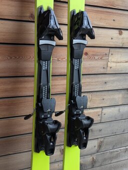 Prémiové švýcarské lyže AK YELLOW POP, 165cm, 2023 - 4