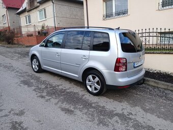 Volkswagen Touran 7-miestný - 4