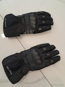 Helma,  oblečenie a čižmy - 4