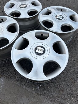 Predám Originál SEAT sadu r16 - 4
