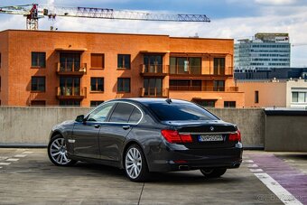 BMW Rad 7 750i 4.4 V8 - 4
