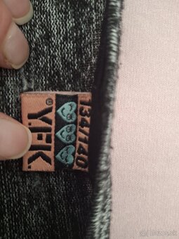 Dievčenský tmavošedý sveter. - 4