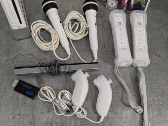 Nintendo Wii, 2 ovládače, 2 mikrofóny + 3 hry - 4