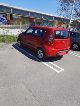 Kia Soul rok 2009 benzín 77kw červena farba - 4
