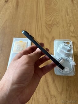 iPhone 13 128 gb Midnight v záruke + príslušenstvo - 4