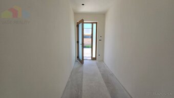 NOVOSTAVBA 4-IZBOVÉHO BUNGALOVU LEN 7 KM OD PIEŠŤAN – OBEC S - 4