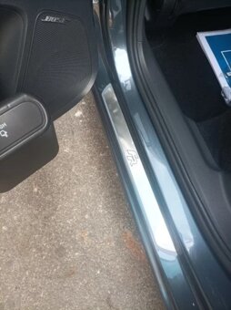 Prahové lišty SEAT s napisom LEON a napisom FR - 4