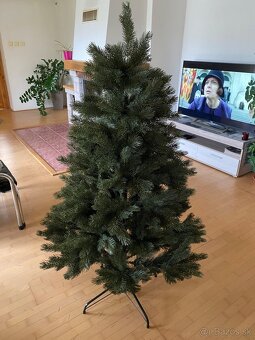 Predám 3d stromček borovicu 150cm - 4
