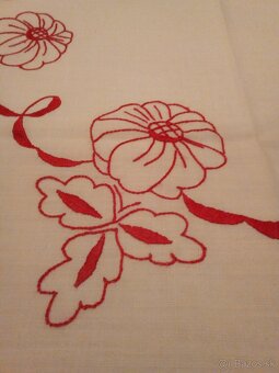 Ručne vyšívané obrusy 3 - 4