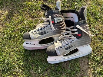 Korčule lyže, skateboard, prilby - 4