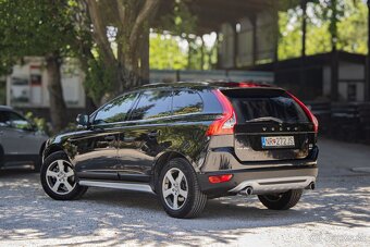 Volvo XC60 R-Design AWD - 4