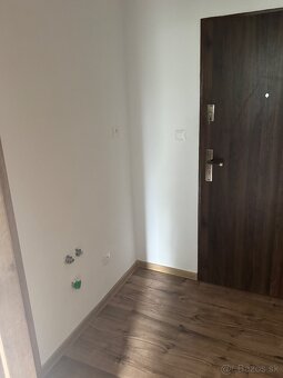 Iba u nás ponúkame útulnú slnečnú garsónku v BB - 4