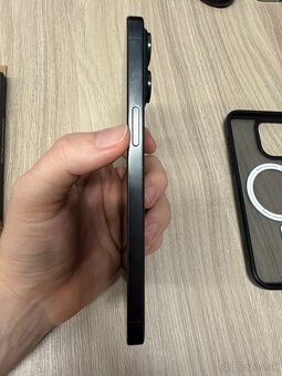 iPhone 15 Pro Max 256 GB Black Titanium - 4