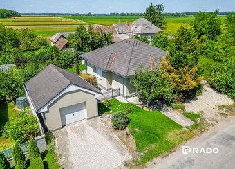 RADO | IBA U NÁS Príjemný 4-izb.DOM S BAZÉNOM za výbornú ce - 4
