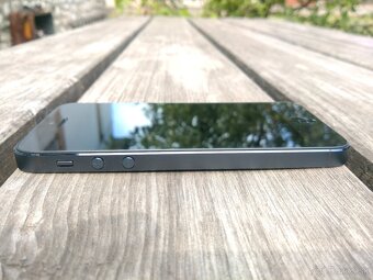 Apple iPhone 5 - 4